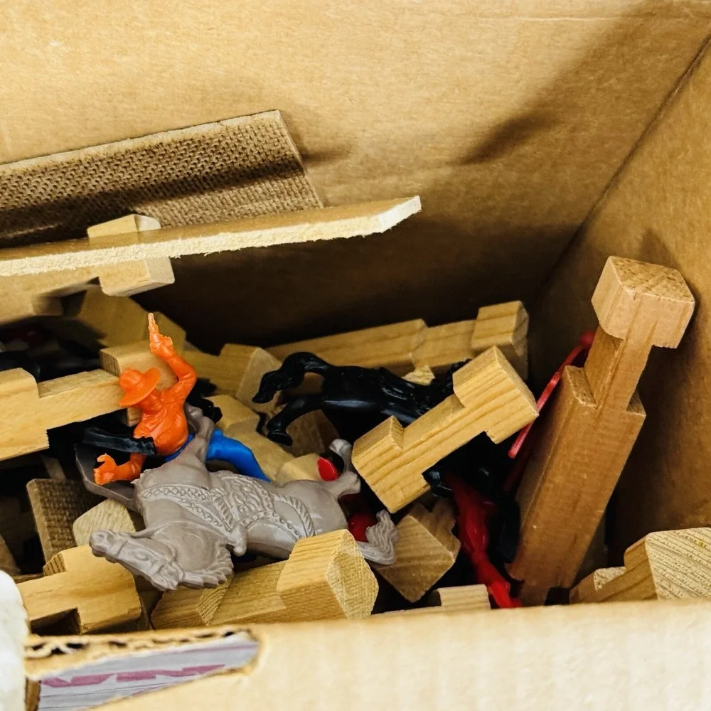 Tootsietoy Frontier Town Logs W/ Cowboy & Indian W/ Horses Lot Lincoln Logs‎